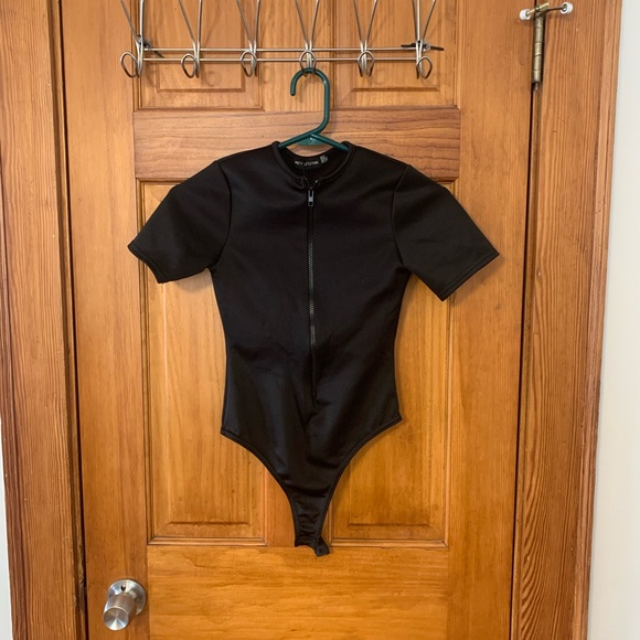Tops - Women’s black zip up bodysuit